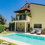 Villa Almond