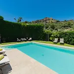 Villa Almond