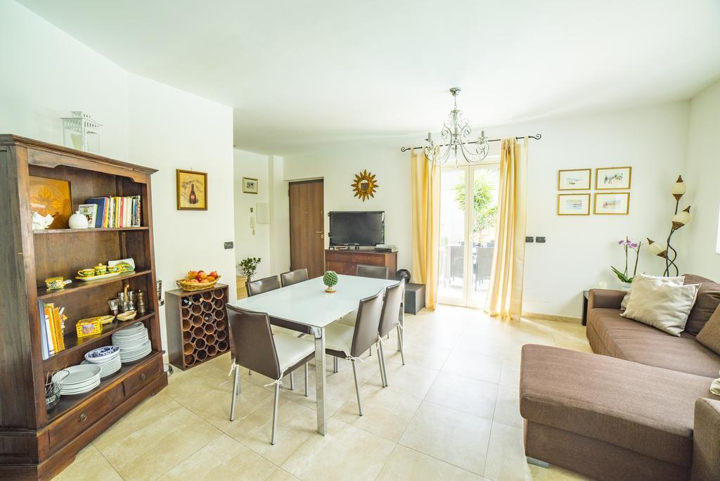 Villa Almond *
