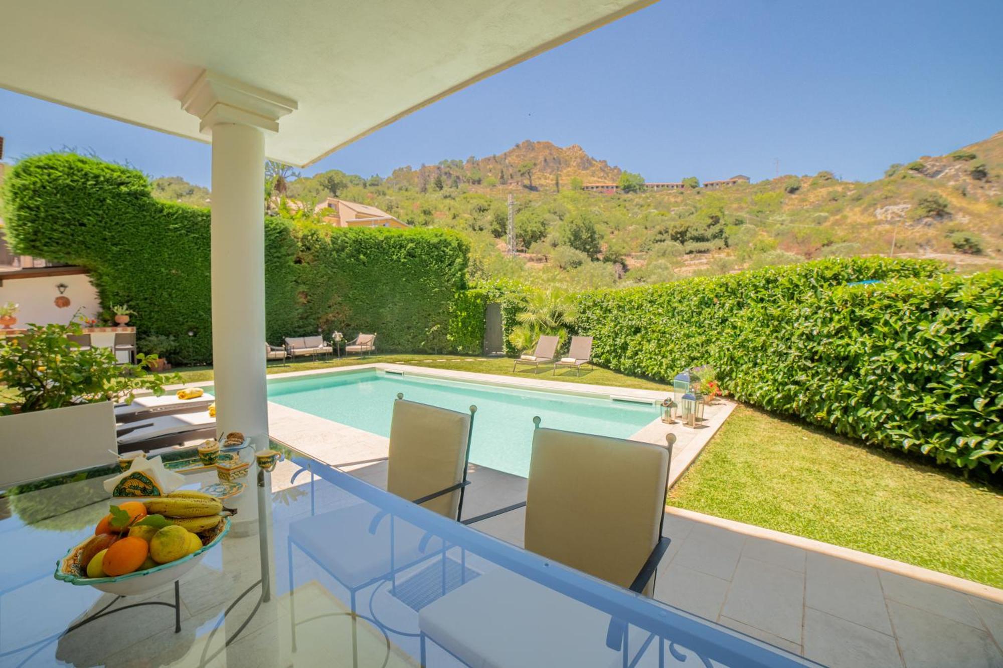 Villa Almond